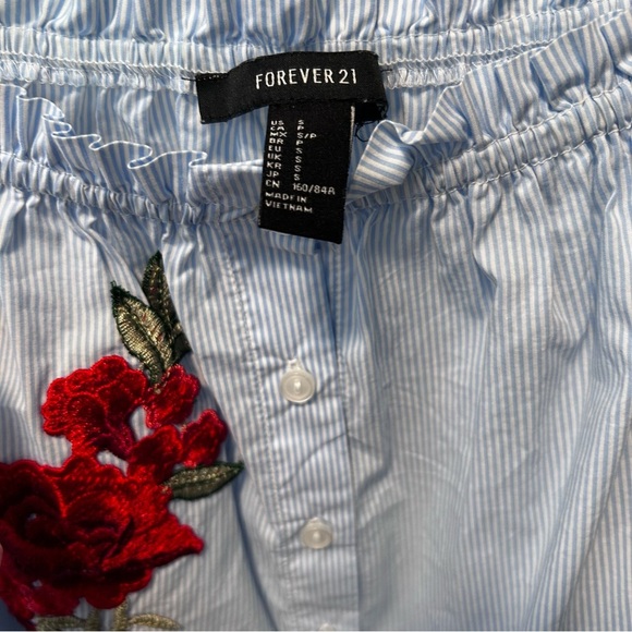 Off-Shoulder Blue Stripe Button Down Tunic Blouse with Red Rose Detail Sz S - Picture 2 of 6